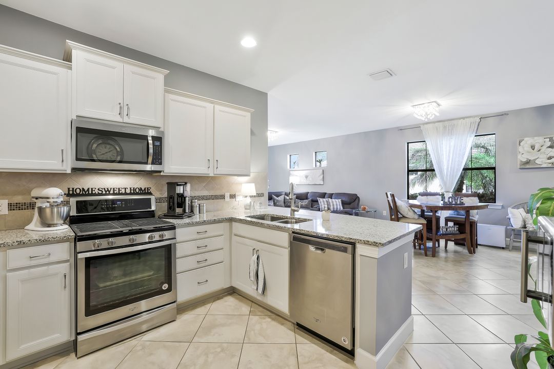 7659 Jacaranda Ln, Naples, FL 34114