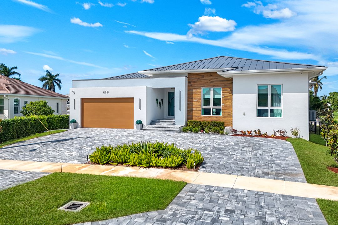 919 Juniper Ct, Marco Island, FL 34145