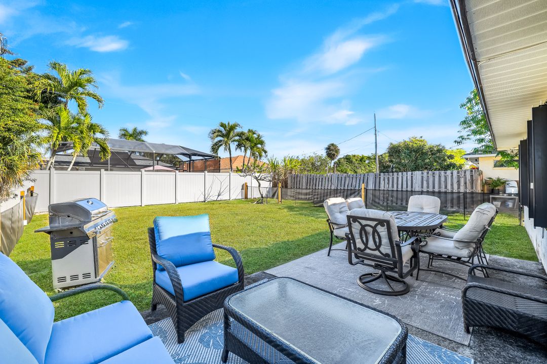 589 98th Ave N, Naples, FL 34108
