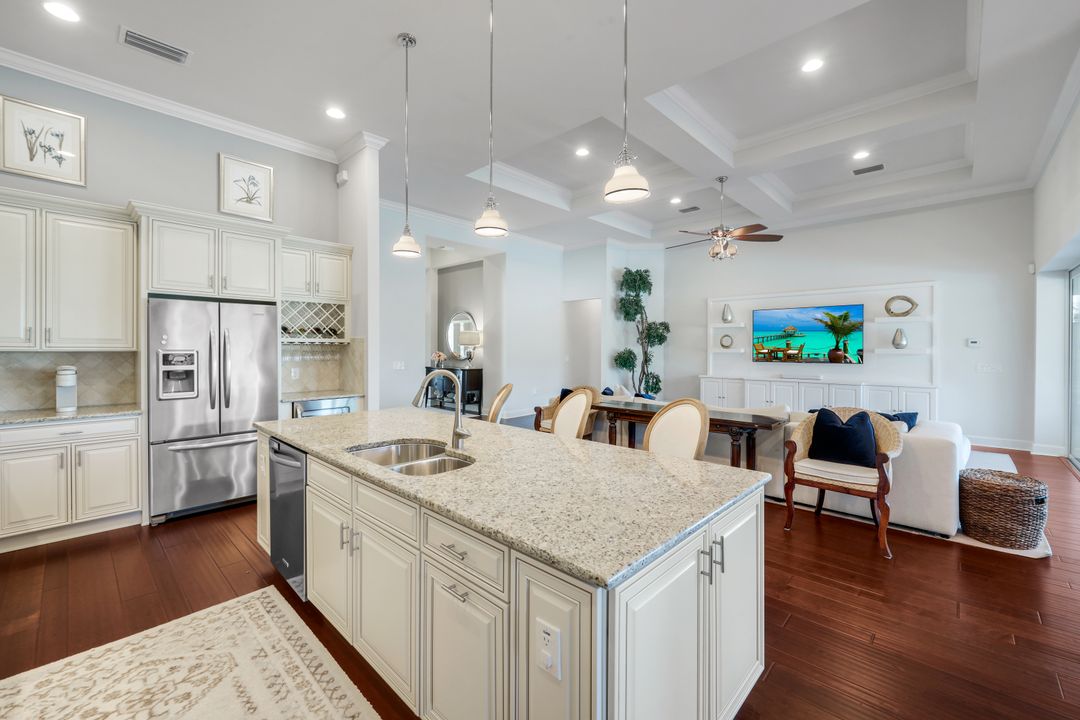 9238 Ores Cir, Naples, FL 34120