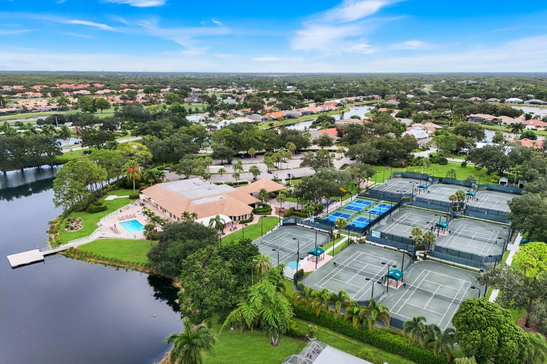 10951 Fieldfair Dr, Naples, FL 34119