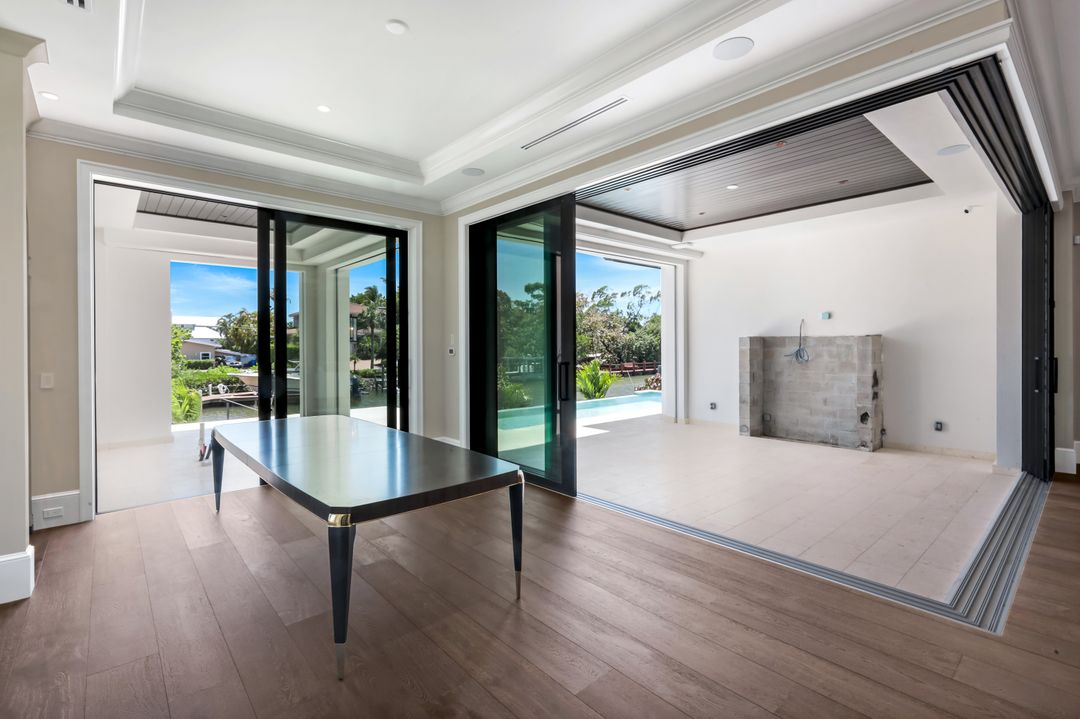 1690 Chesapeake Ave, Naples, FL 34102