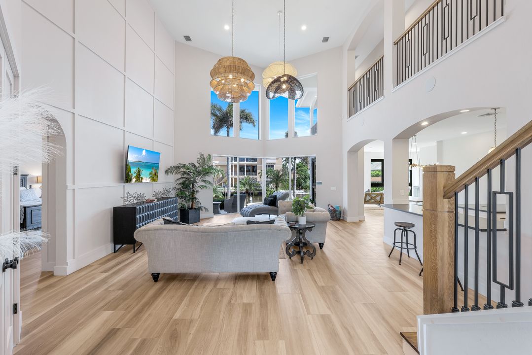 155 Heron Ave, Naples, FL 34108