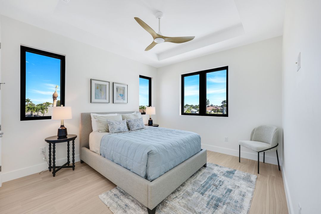 9760 Vanderbilt Dr, Naples, FL 34108