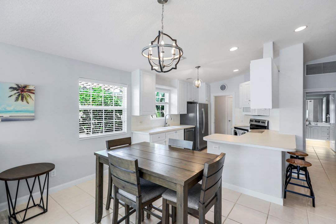 4251 Redonda Ln, Naples, FL 34119