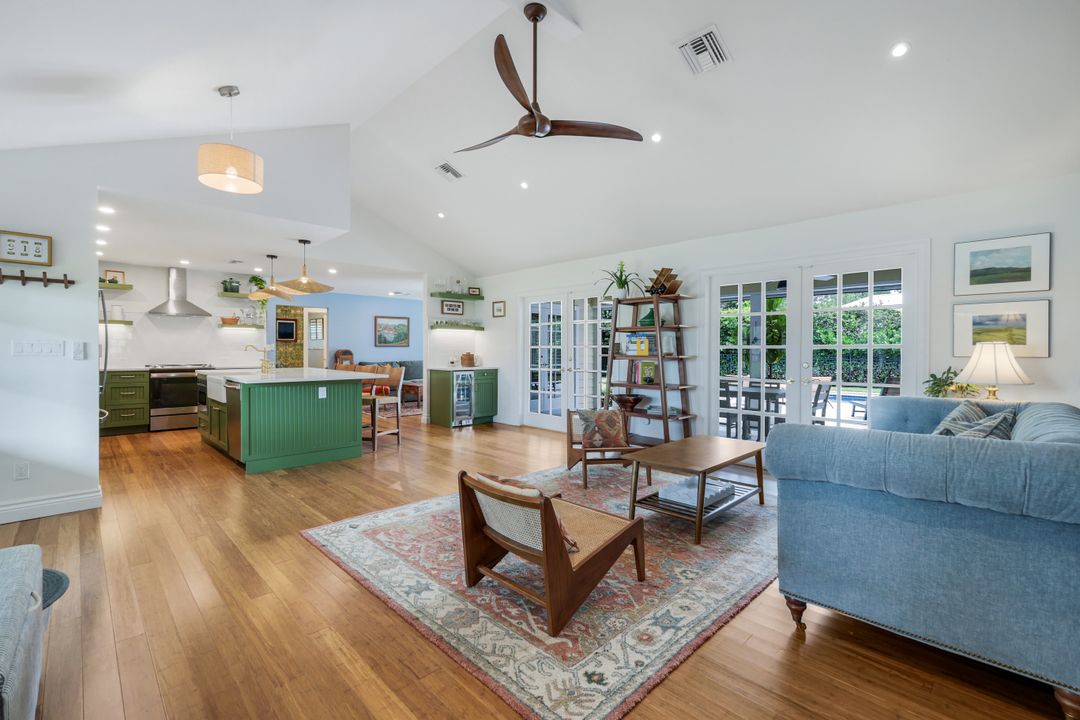 2319 Queens Way, Naples, FL 34112