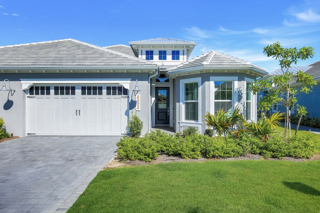 8825 Yucatan Ct, Naples, FL 34112
