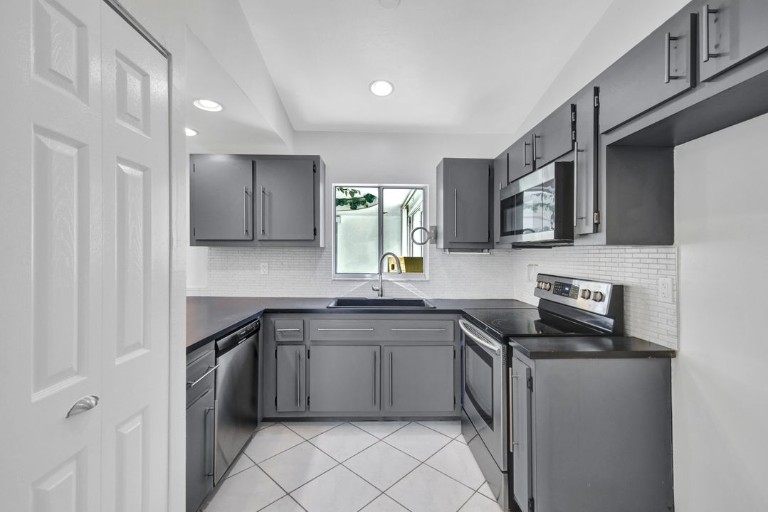 18383 Useppa Rd, Fort Myers, FL 33967