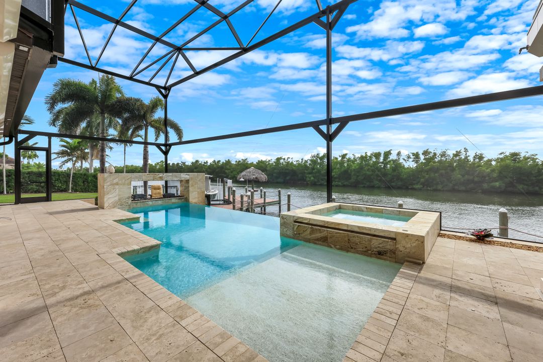 5703 Yardarm Ct, Cape Coral, FL 33914