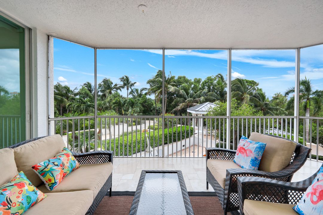 300 Dunes Blvd #203, Naples, FL 34110