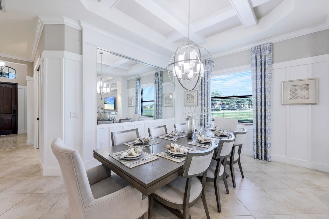 2939 Aviamar Cir, Naples, FL 34114