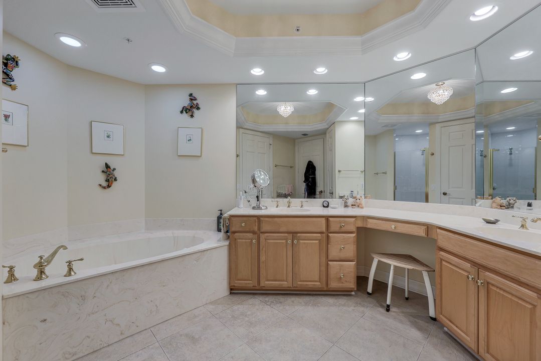 295 Grande Way #1203, Naples, FL 34110