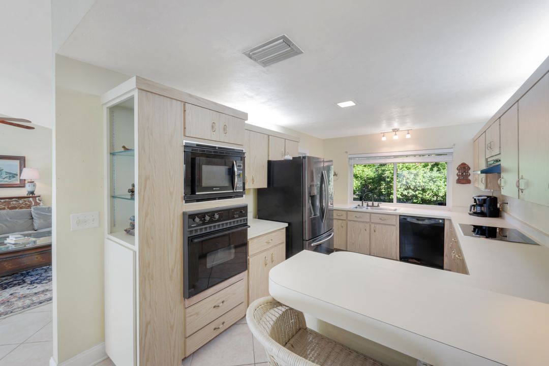 9960 Treasure Cay Ln, Bonita Springs, FL 34135