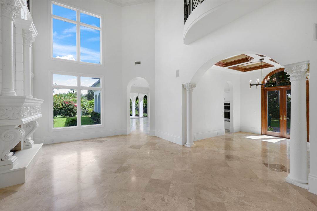 1609 Chinaberry Way, Naples, FL 34105