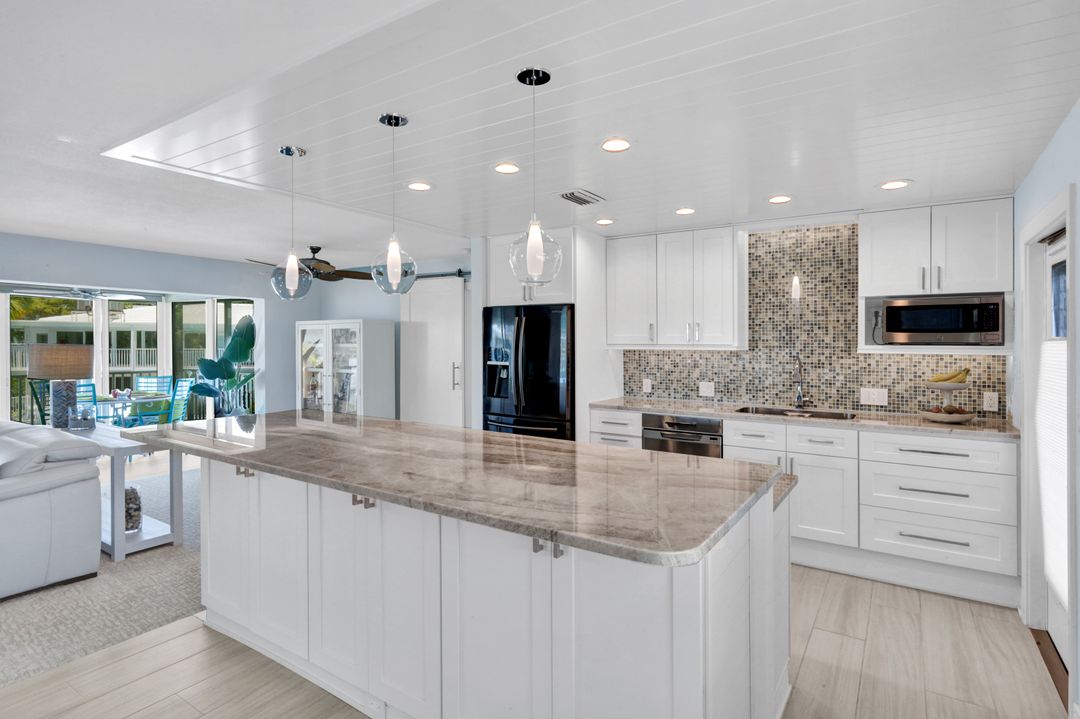 388 Harbour Dr #388, Naples, FL 34103