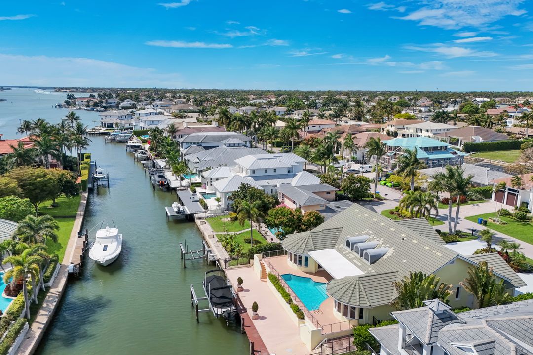 2147 Snook Dr, Naples, FL 34102