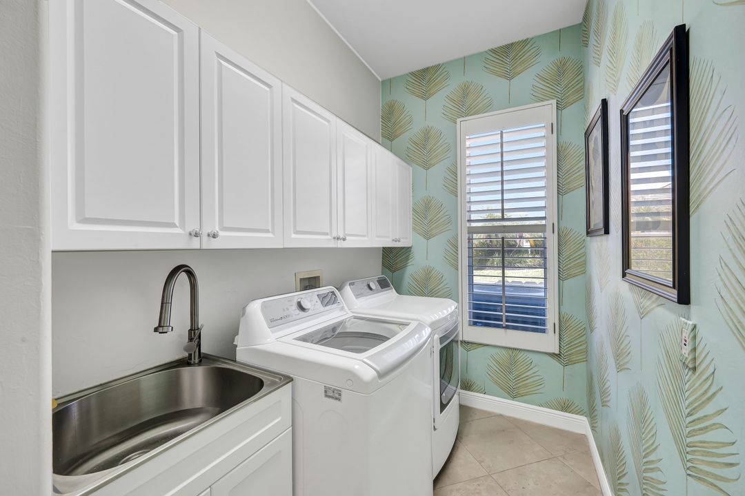 4624 Pond Apple Dr N, Naples, FL 34119