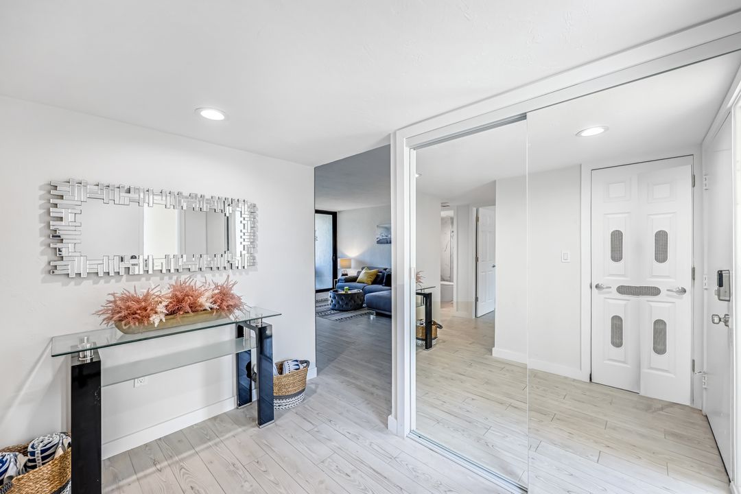 10475 Gulf Shore Dr #112, Naples, FL 34108