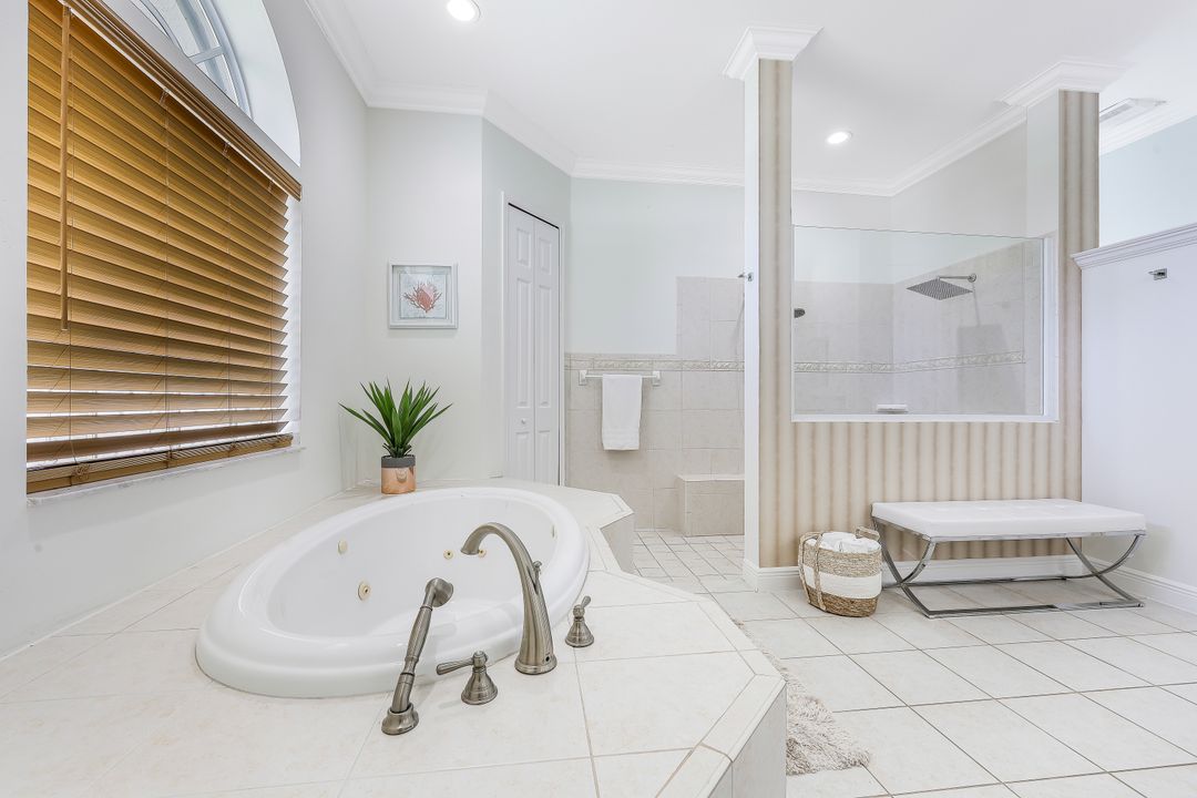 3724 Surfside Blvd, Cape Coral, FL 33914