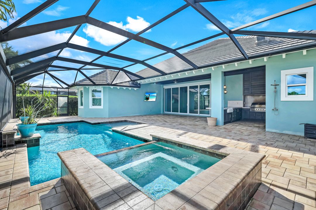 6348 Lyford Isle Dr, Naples, FL 34112