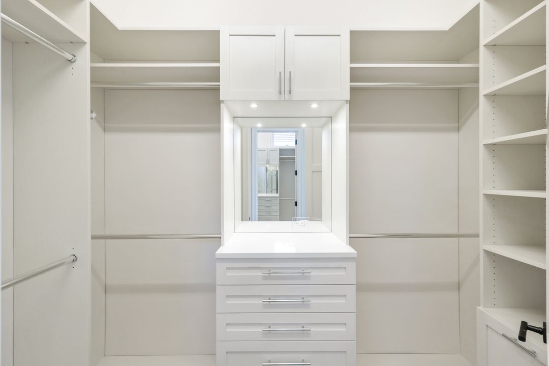 16716 Enclave Cir, Naples, FL 34110