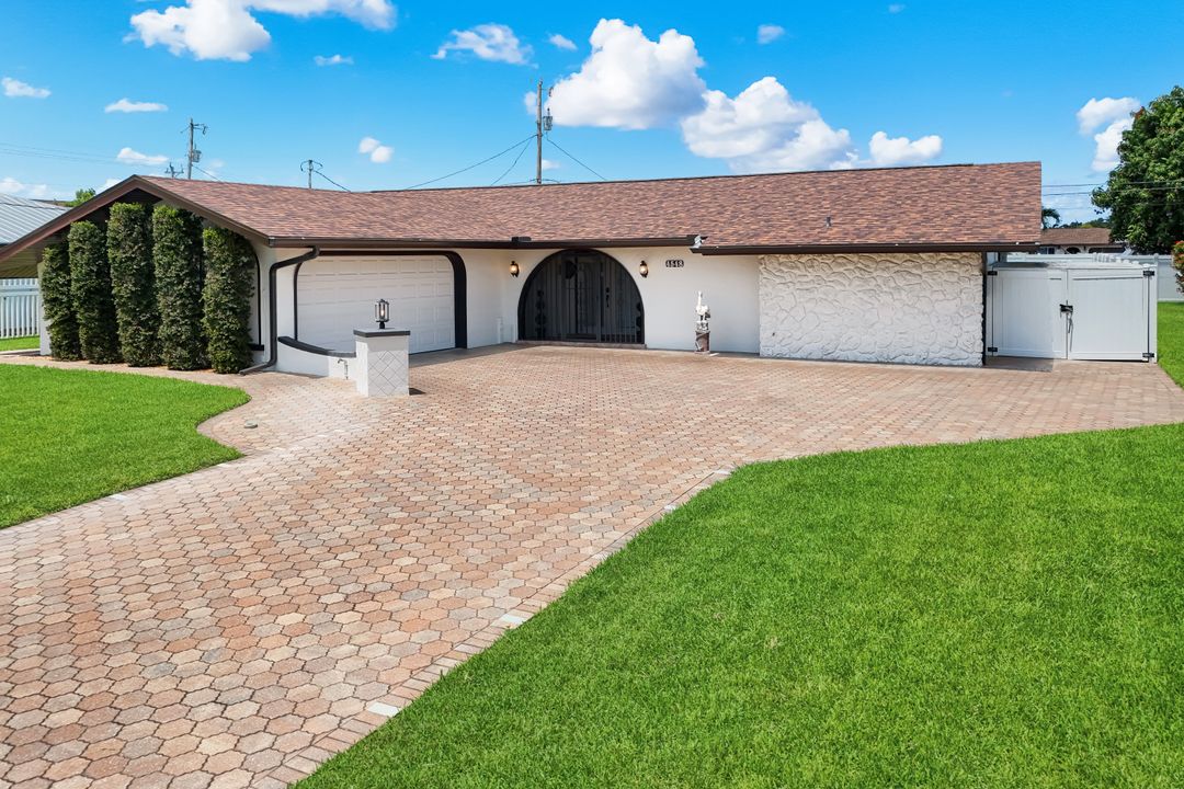 4548 SE 11th Pl, Cape Coral, FL 33904