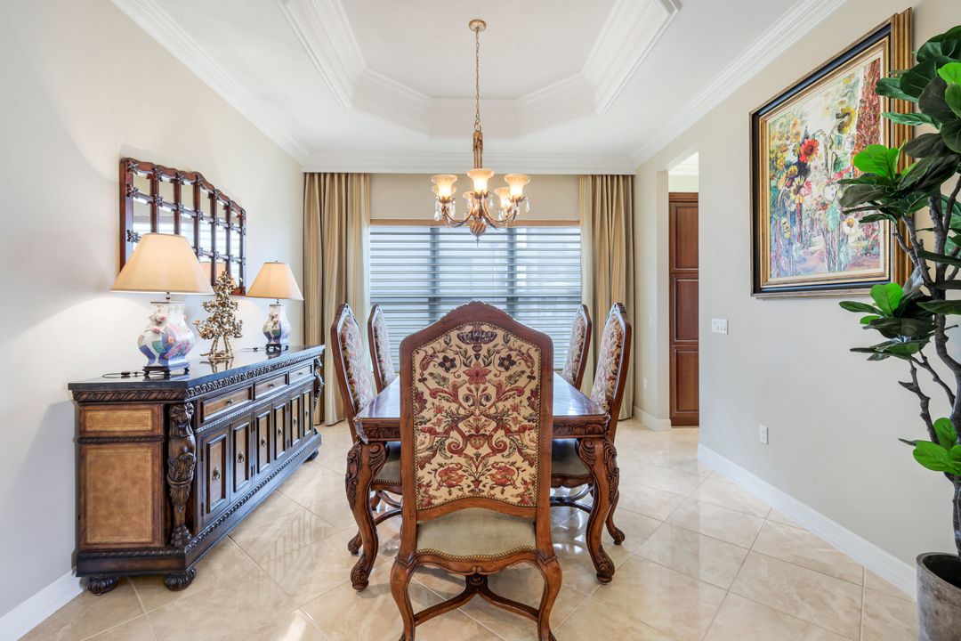 2915 Cinnamon Bay Cir, Naples, FL 34119