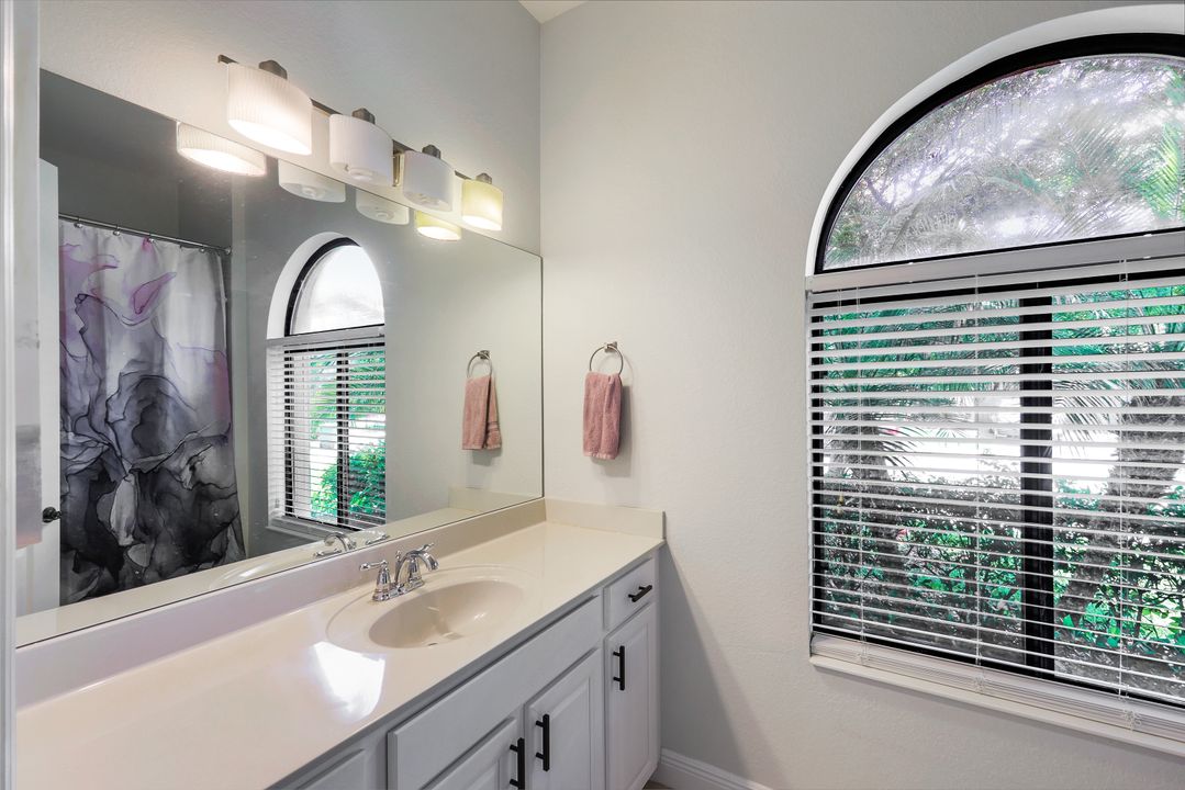 1685 Serrano Cir, Naples, FL 34105