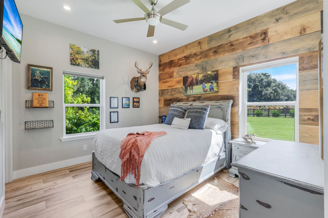 19080 Parkinson Rd, Alva, FL 33920