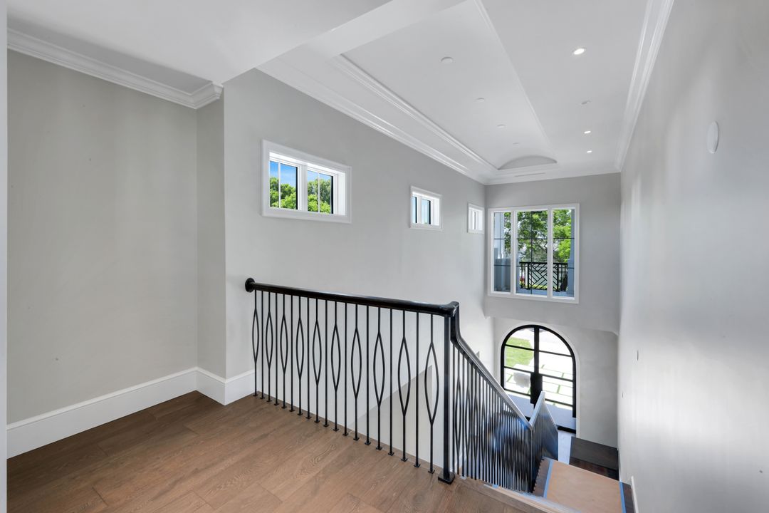 1690 Chesapeake Ave, Naples, FL 34102