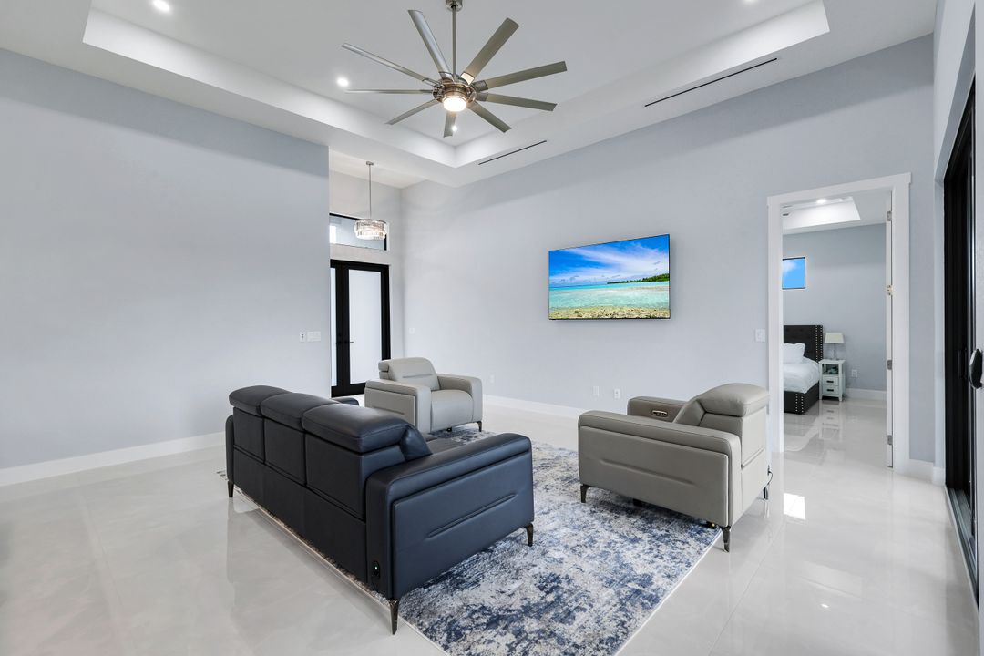 313 NE 5th St, Cape Coral, FL 33990