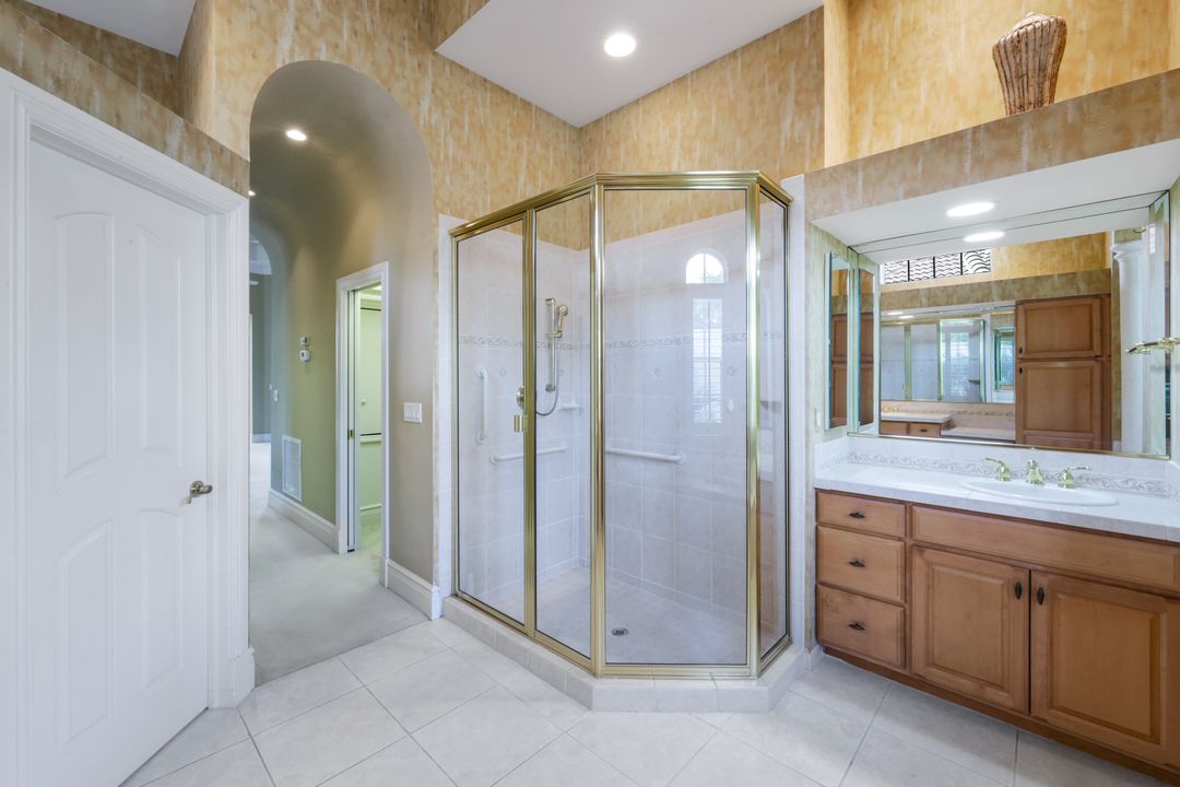 22949 Shady Knoll Dr, Bonita Springs, FL 34135