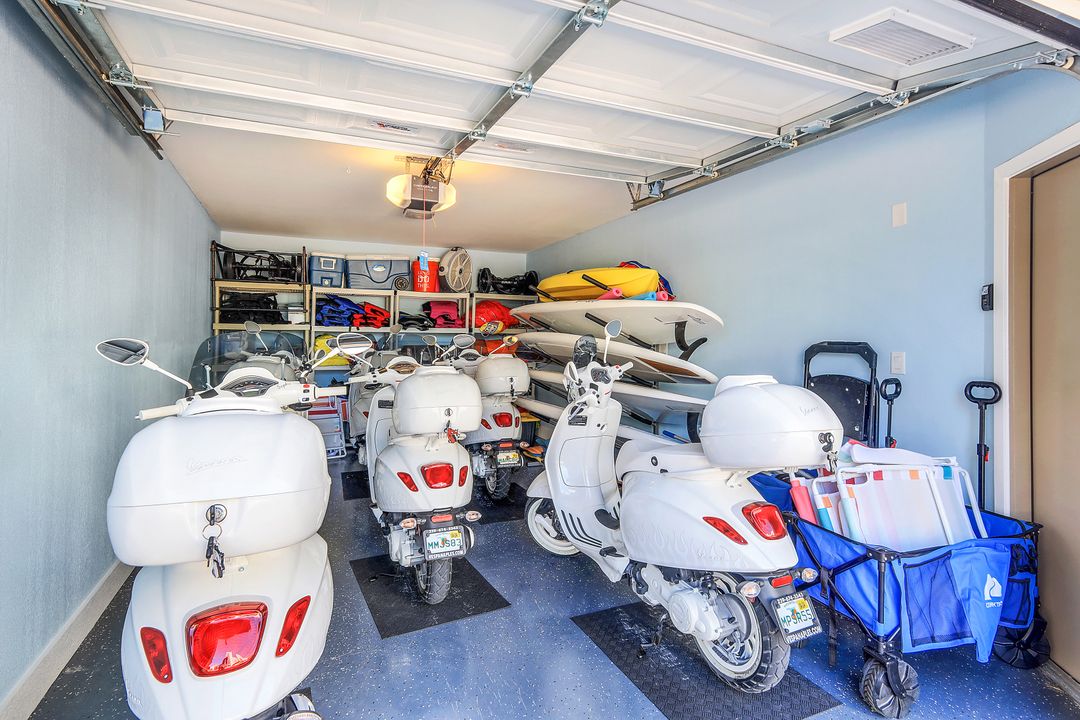 21 Bluebill Ave  #B-1102, Naples, FL 34108