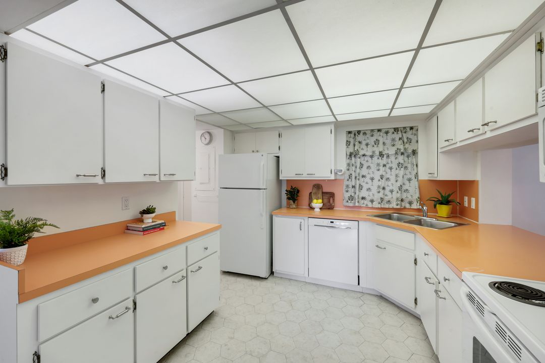 848 Collier Ct #304, Marco Island, FL 34145