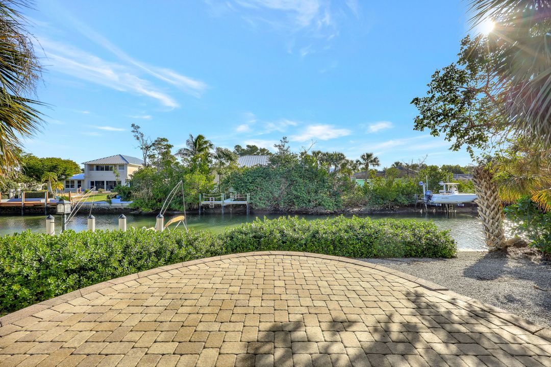 1010 Kings Crown Dr, Sanibel, FL 33957