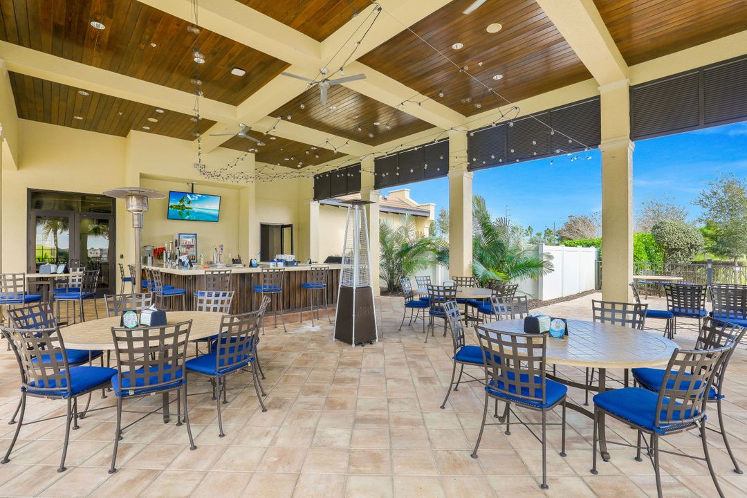 2102 Antigua Ln, Naples, FL 34120