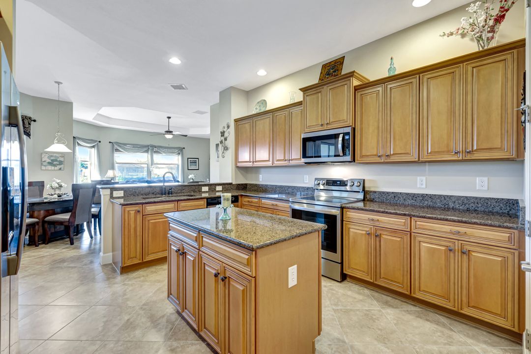9693 Cobalt Cove Cir, Naples, FL 34120