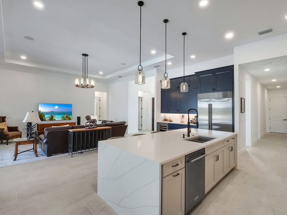 2428 Waterfront Cir, Sarasota, FL 34240