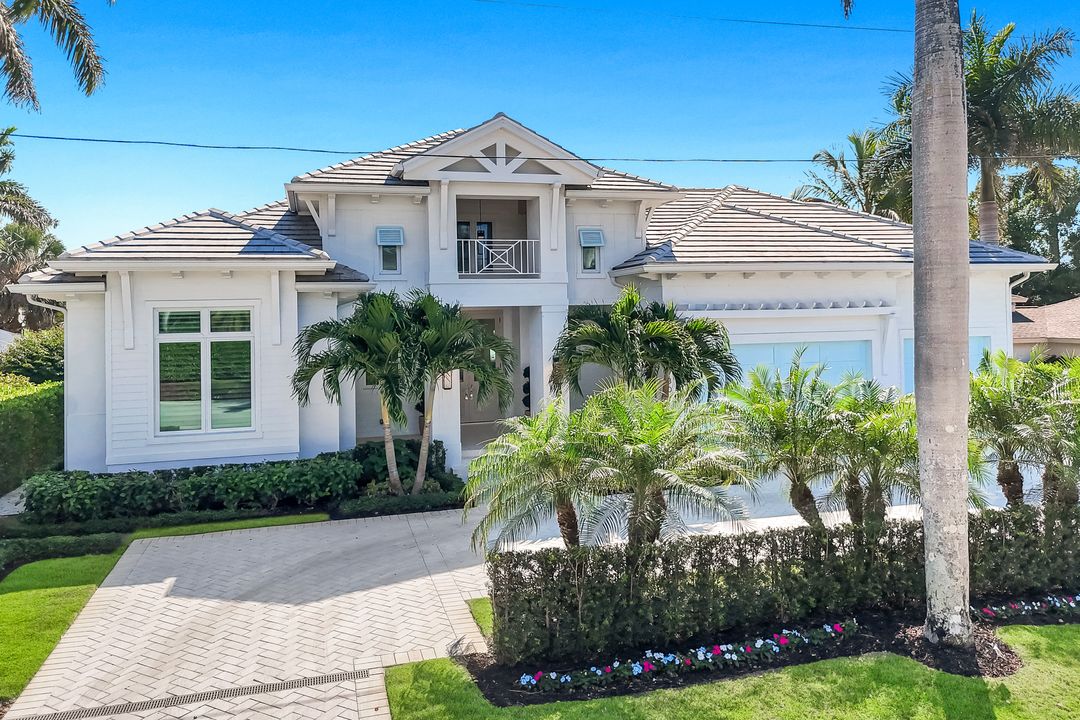 730 Harbour Dr, Naples, FL 34103