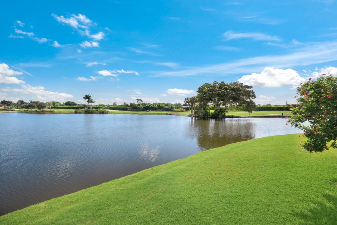 2153 Paget Cir, Naples, FL 34112