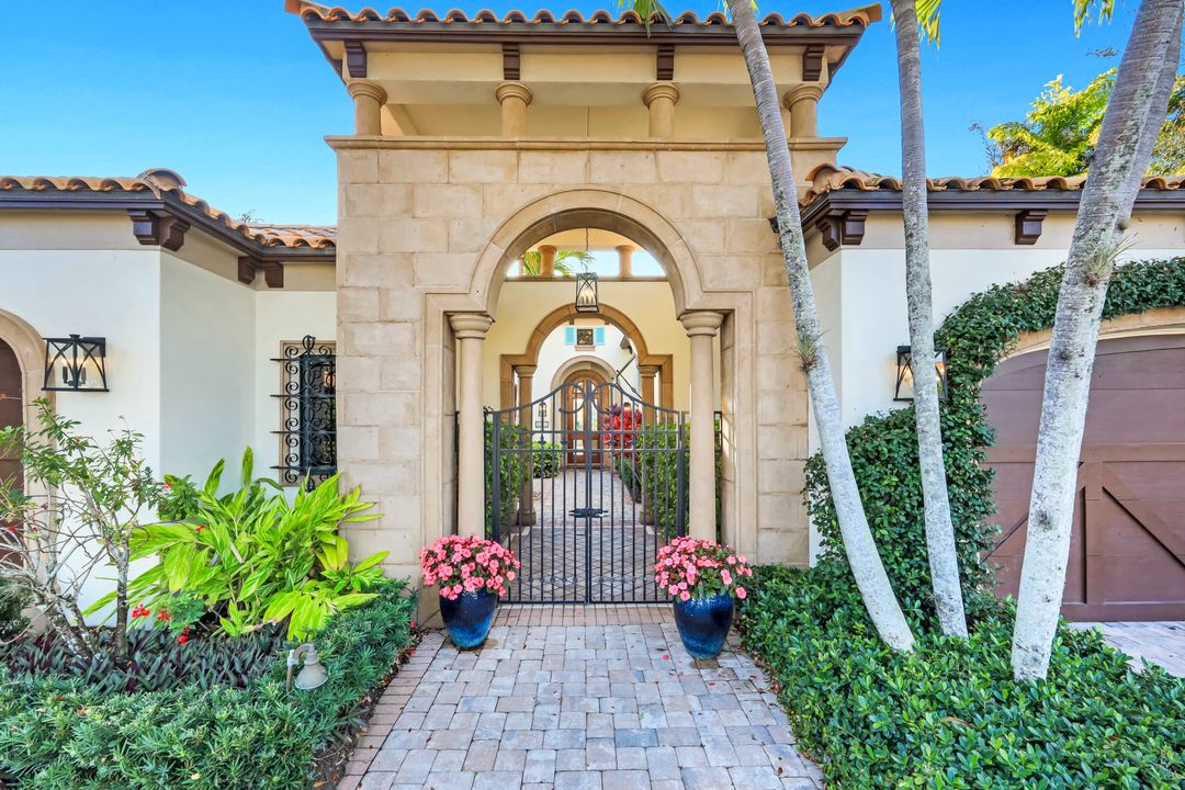 1561 Marsh Wren Ln, Naples, FL 34105