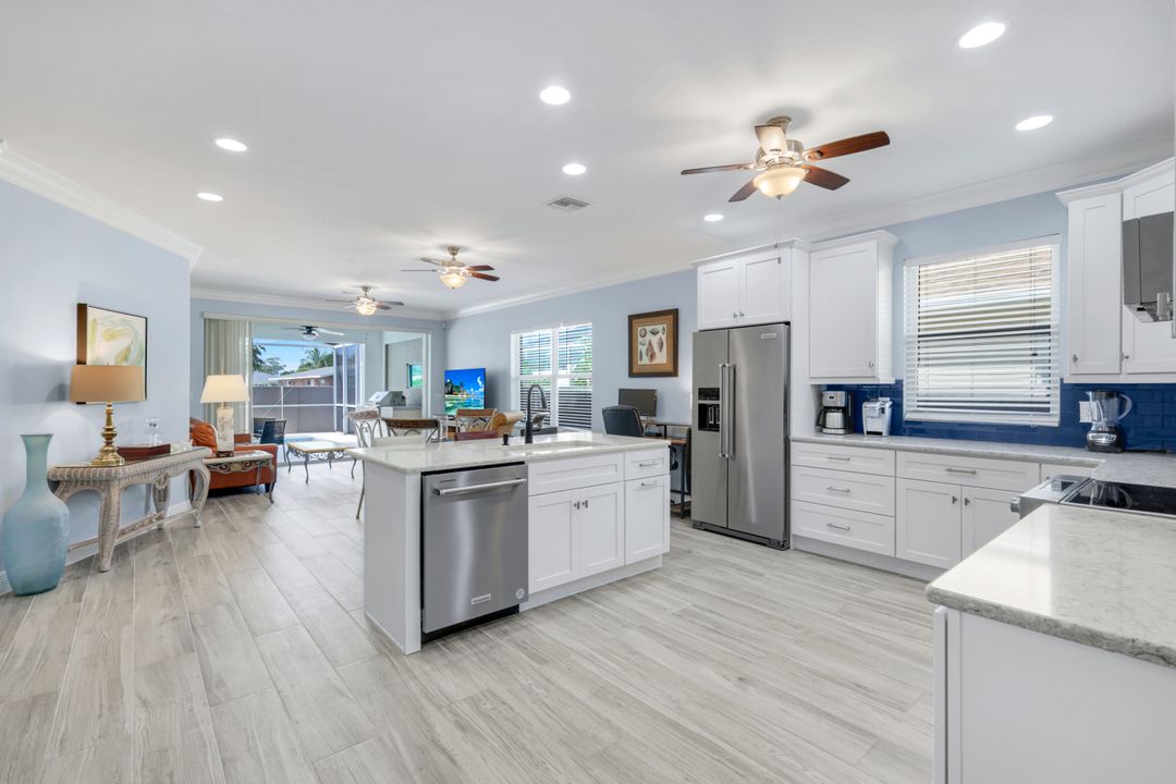 746 101st Ave N, Naples, FL 34108