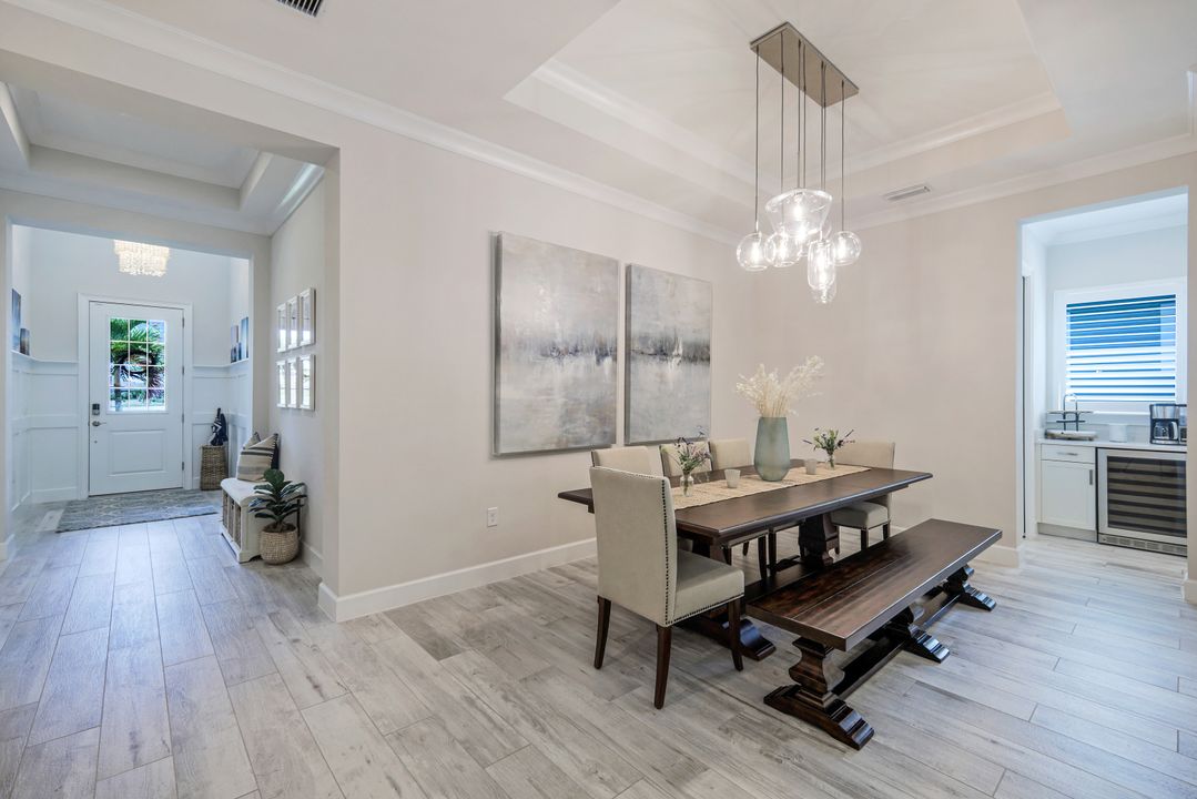 6323 Antigua Way, Naples, FL 34112