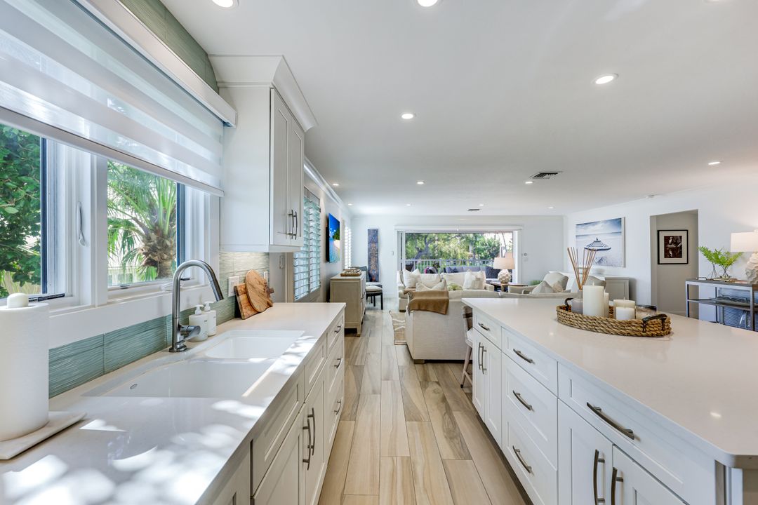 225 5th Ave S #104, Naples, FL 34102