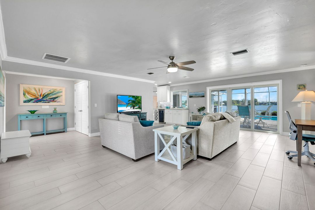 809 SW 2nd Ave, Cape Coral, FL 33991