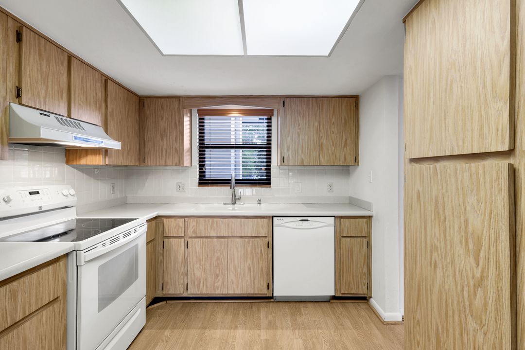 4963 Pepper Cir #D-102, Naples, FL 34113