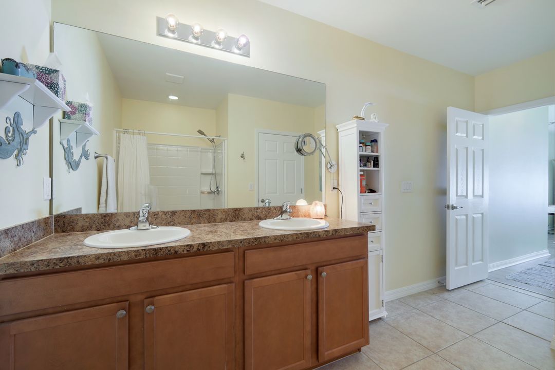 2933 SW 7th Pl, Cape Coral, FL 33914