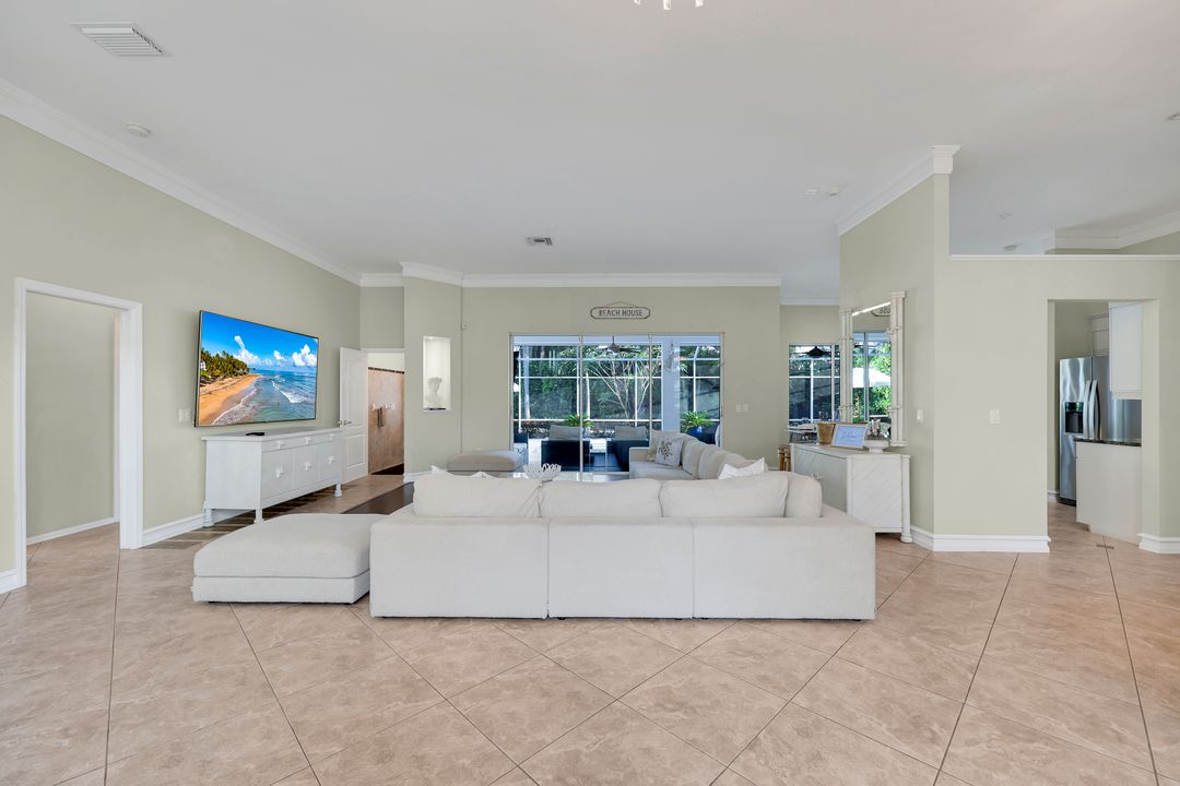 778 95th Ave N, Naples, FL 34108