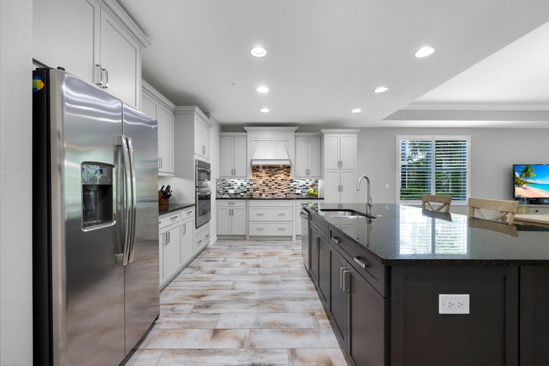 7801 Hawthorne Dr #2701, Naples, FL 34113