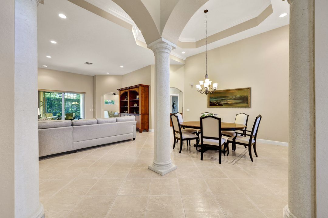 10205 Avonleigh Dr, Bonita Springs, FL 34135